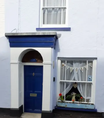 18th Century Cottage On Waterfront, Panoramic Sea Views, Courtyard Garden