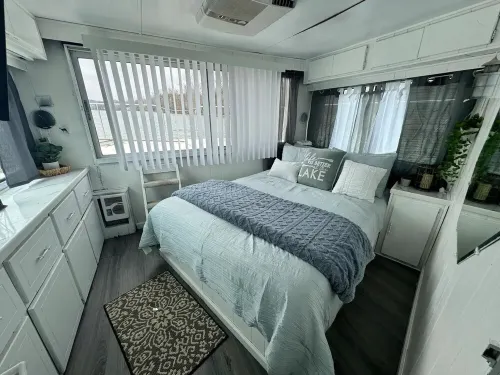 "Serene Houseboat Hideaway" Hotels in Glen Osborne