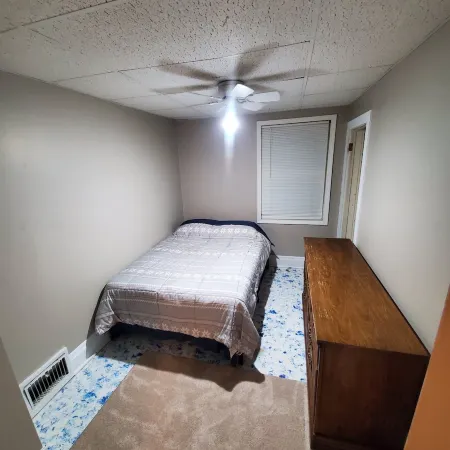 Miners Lodge - Cozy and one block from the snowmobile/atv trails.