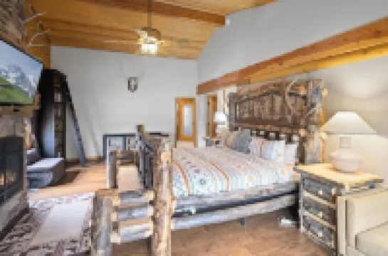 Winter Retreat - Snow Bowl - Dog Friendly, Hot Tub, Game Room, Fire Pit