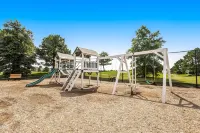 Bear Trap Dunes house w/ golf on-site, fireplace, basketball court, shared sauna