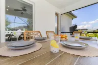 Heated Pool and Gourmet Kitchen - Chic Modern Retreat