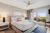 Stunning Ocean Views and Gourmet Kitchen - Elegant Luxury Retreat