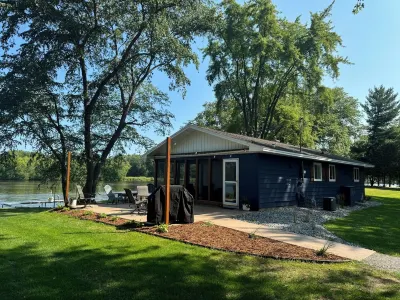 Charming cottage nestled on the banks of the Wis River for next family vacation