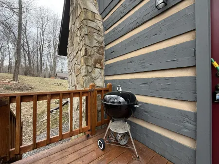 Stunning Game Room and Fire Pit Experience - Cozy Mountain Haven