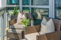 Serene Oasis with Ocean and City Views - Luxurious Retreat