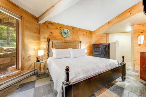 Mountainside house with ski slope access and gas fireplace Hotels in Sugar Mountain