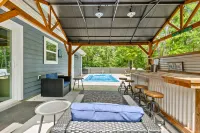Private Pool, Fire Pit and Outdoor Bar - Charming Getaway Hotels in Marion County