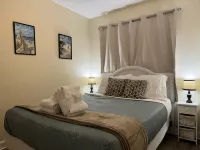 Cozy Balcony and Resort Amenities - Charming Ocean View Villa Hotel in zona Hilton Head Airport