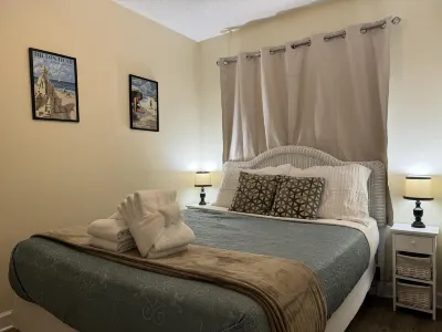 Cozy Balcony and Resort Amenities - Charming Ocean View Villa Hoteles cerca del Aeropuerto Hilton Head
