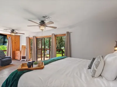 Serene Lakeside Cottage Retreat 더 드래곤 주변 호텔