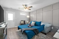 Spacious Townhome with Outdoor Patio and Full Kitchen - Modern Retreat Hotels in Oak Grove