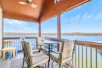 Stunning Lake Views and Pool Access - Charming Retreat