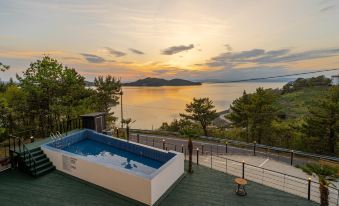 The Seolem Onsuswimmingpool Pension