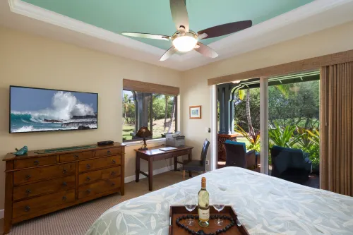 Luxury Townhome with Golf Course Views and Beach Access - Stunning Retreat