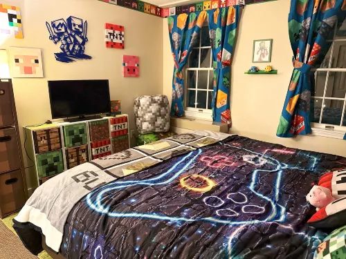 Arcade, Board Games and Kitchenette Delight - Gorgeous Gaming Haven Hotels in Hancock