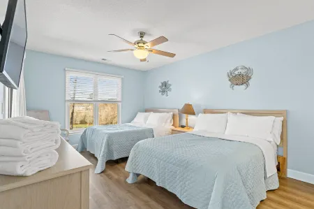 Beachside Golf Getaway Отели рядом с достопримечательностью «Парк Сансет Бич»