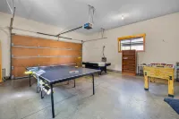 Cozy Game Room and Scenic Deck - Charming Chalet Retreat Hotels in Deschutes County