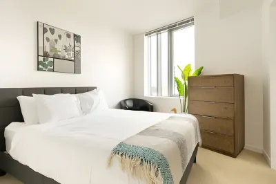 Scenic City Views and Modern Amenities - Elegant Urban Oasis