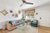 Expansive Living, Tranquil Outdoor Oasis - Charming Coastal Retreat Hotel a Folly Beach