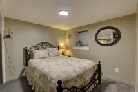 Centrally Located with Easy Access and Parking - Charming Cozy Retreat Hotels in Sheridan