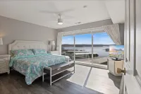 Waterfront Access and Pools - Gorgeous Lakeside Retreat