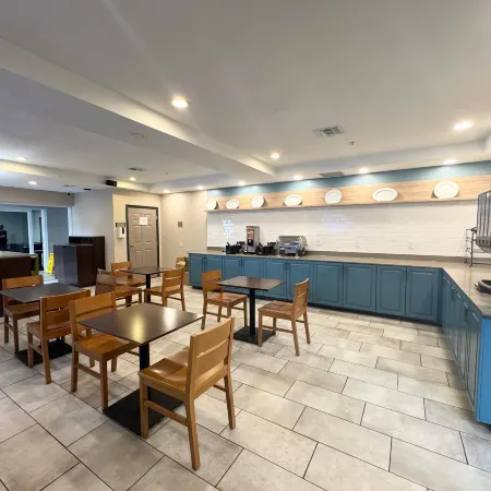 Country Inn & Suites by Radisson, Port Charlotte, FL