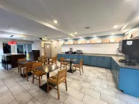 Country Inn & Suites by Radisson, Port Charlotte, FL - Morgenmad