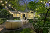 Charming Cottage with Hot Tub and Fire Pit - Cozy Rustic Escape