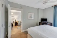 Lagoon-Style Pool and Access to Resort Amenities - Inviting Haven Hoteles en Miramar Beach