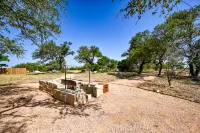 Scenic Views and Modern Luxury - Exquisite Hill Country Retreat
