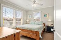 Cozy Living Space and Screened-in Porch - Inviting Coastal Retreat