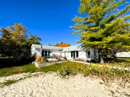 Sandy Beach Frontage and Scenic Views - Stylish Waterfront Retreat