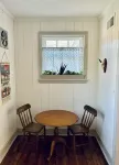 Charming 1-bedroom bungalow in beautiful DOWNTOWN Georgetown with WiFi, AC