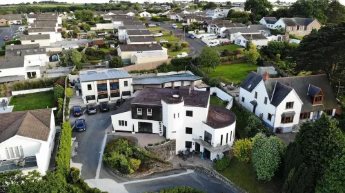 No3 Highpoint luxury townhouse, 2en-suite bedrooms onsite indoor swimming pool