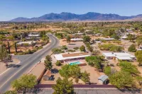 ☀️LUXE 4BR/2BTH Mountain View vacation • Pool & Grill • Central LOC • Private