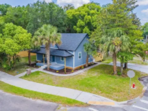 Charming Retreat w/ Bikes 格林科夫斯普林斯酒店