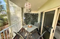 Cosy Apartment by the Beach - Holloways Beach, Cairns