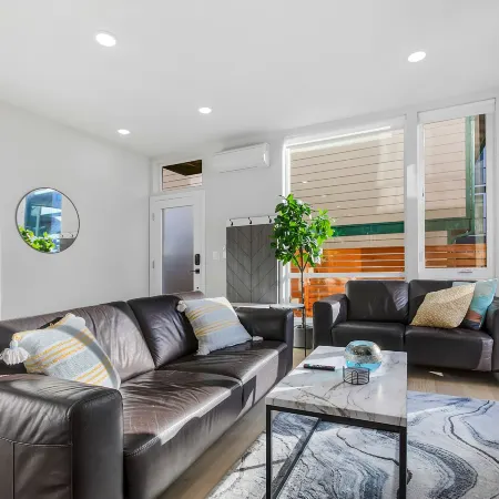 Modern 3Br - Walk to Light Rail with Evcharger & Parking