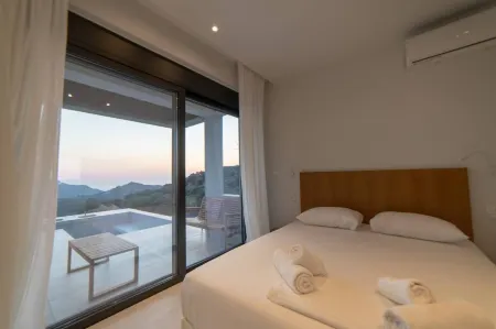 Villa Filios - 3 Bedroom Villa with Infinity Pool