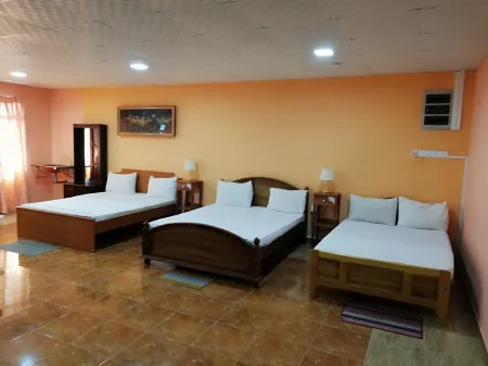 Sunshine Hotel Отели рядом с достопримечательностью «Budu Madura»