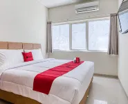 RedDoorz Near Ciputra World 3 Hotels in Dukuhpakis