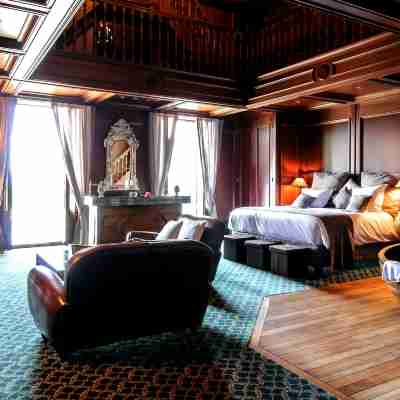 Le Palace De Menthon Rooms