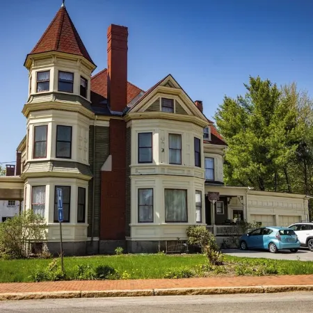 The Gregory House in Southern Maine close to many beaches & popular destinations