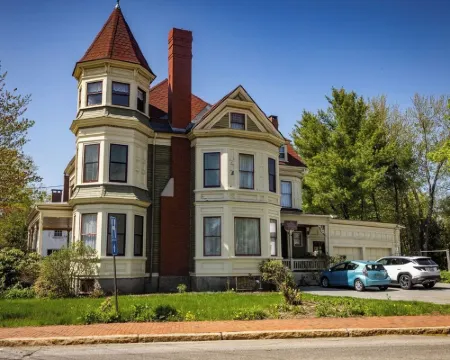 The Gregory House in Southern Maine close to many beaches & popular destinations 薩科酒店