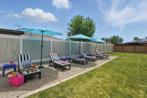 1 min from Lindon Temple- Hot tub, Sleeps 16, Xbox, Poker, 6 Bed