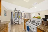 Cozy & Serene ~ 12Mins to Downtown La Hotels in Alhambra