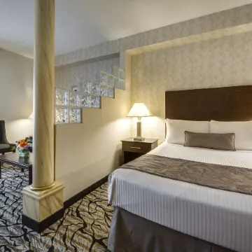Monte Carlo Inn Oakville Suites