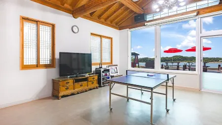 Daebudo Dekapo Pension Отели рядом с достопримечательностью «365 대부도 캠핑시티»