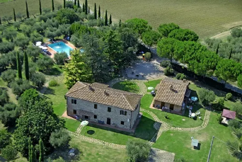 Willow Apt with Shared Pool